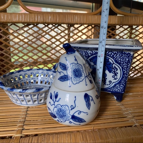 Blue and white ceramic fruit assortment - Picture 4 of 8